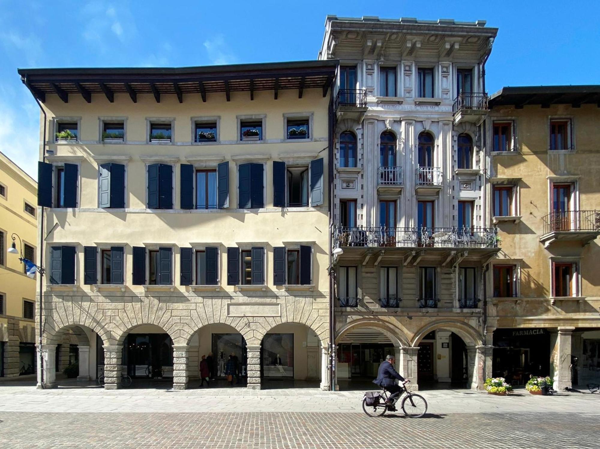 Mercatovecchio Luxury Suites Udine Bagian luar foto